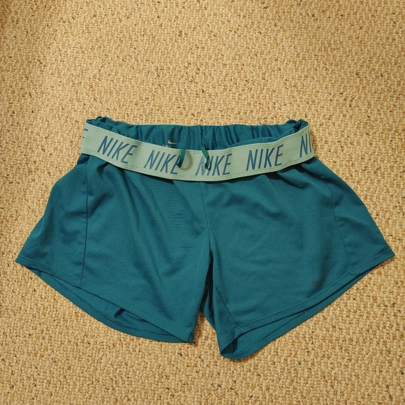 Nike shorts - Picture 3 of 4